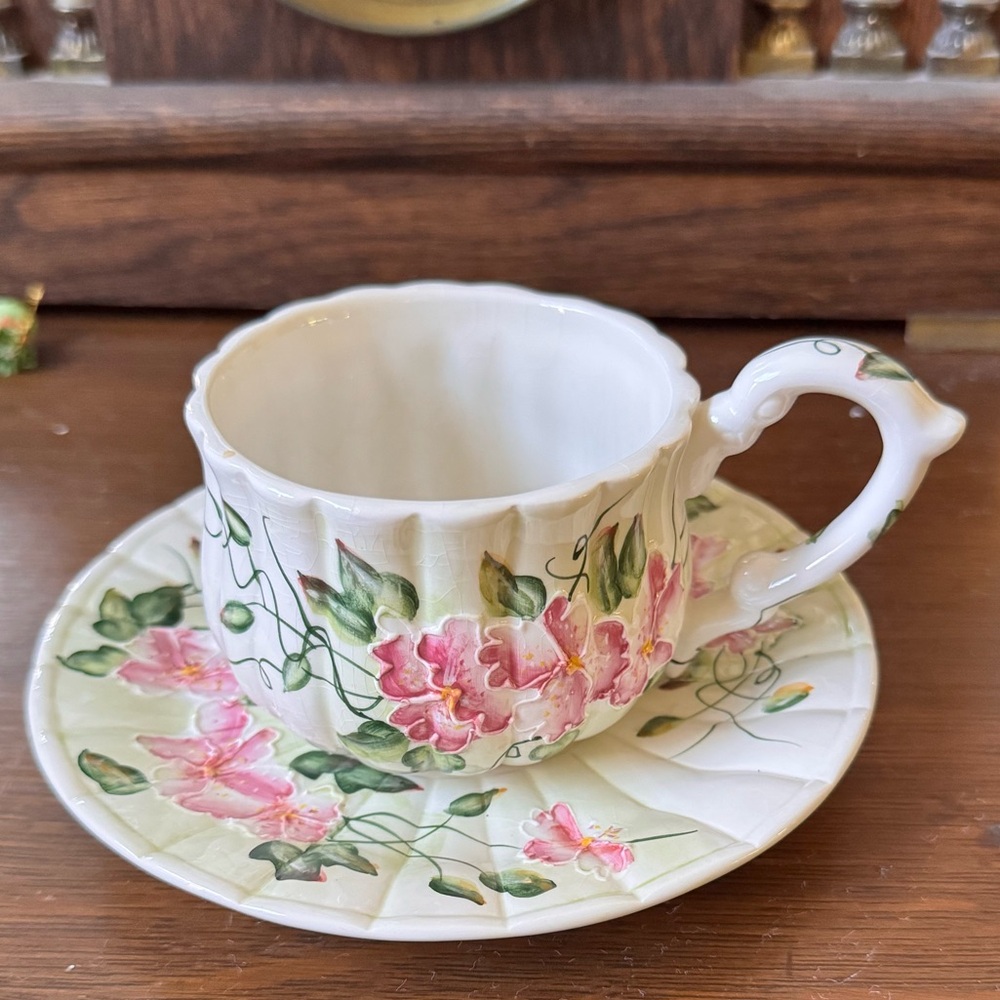 Exquisitely Pretty Cup and Saucer Howard Dodge 6 oz
